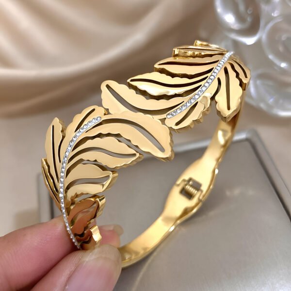 Broad Leaf Flower Zircon Bracelet - Image 4