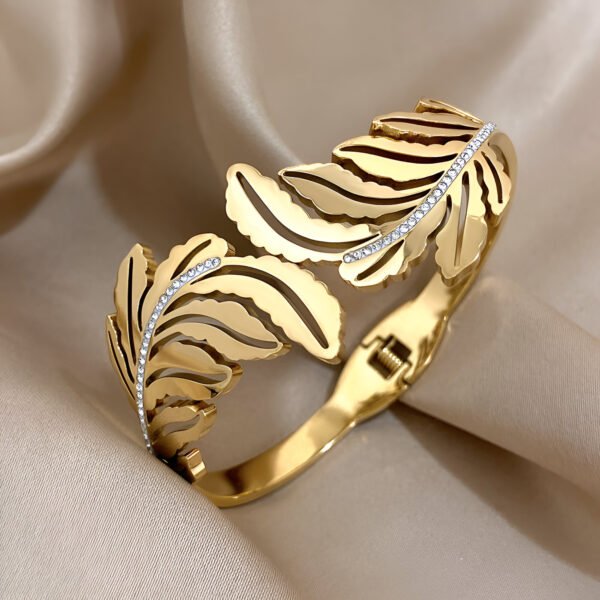 Broad Leaf Flower Zircon Bracelet - Image 6