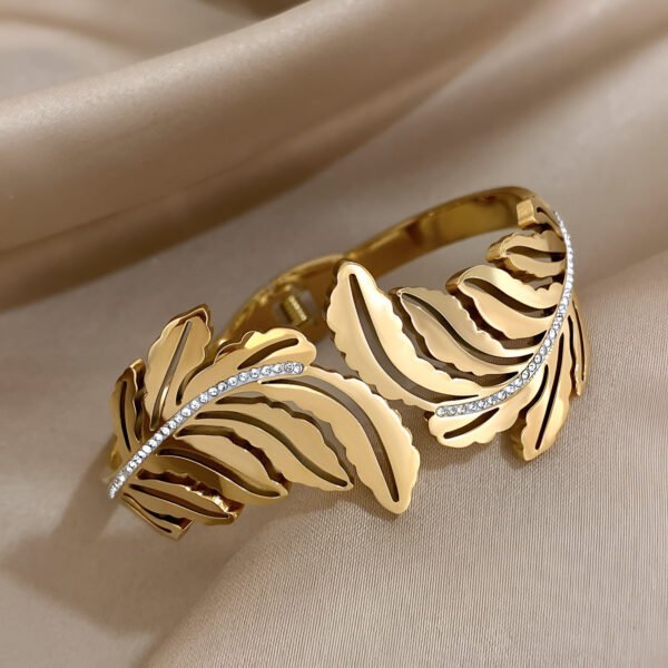Broad Leaf Flower Zircon Bracelet - Image 5