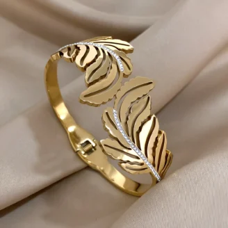 Broad Leaf Flower Zircon Bracelet